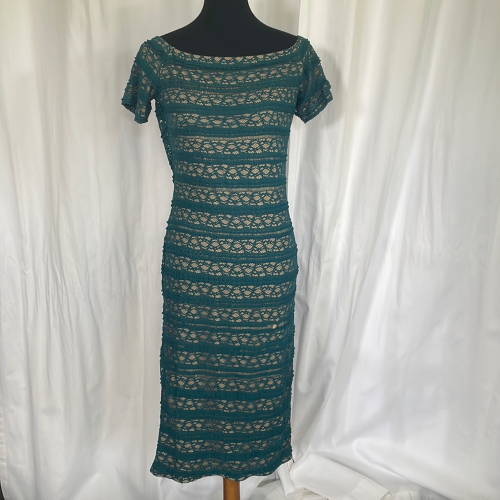 Women’s Chelsea & Violet green lace dress, size medium.